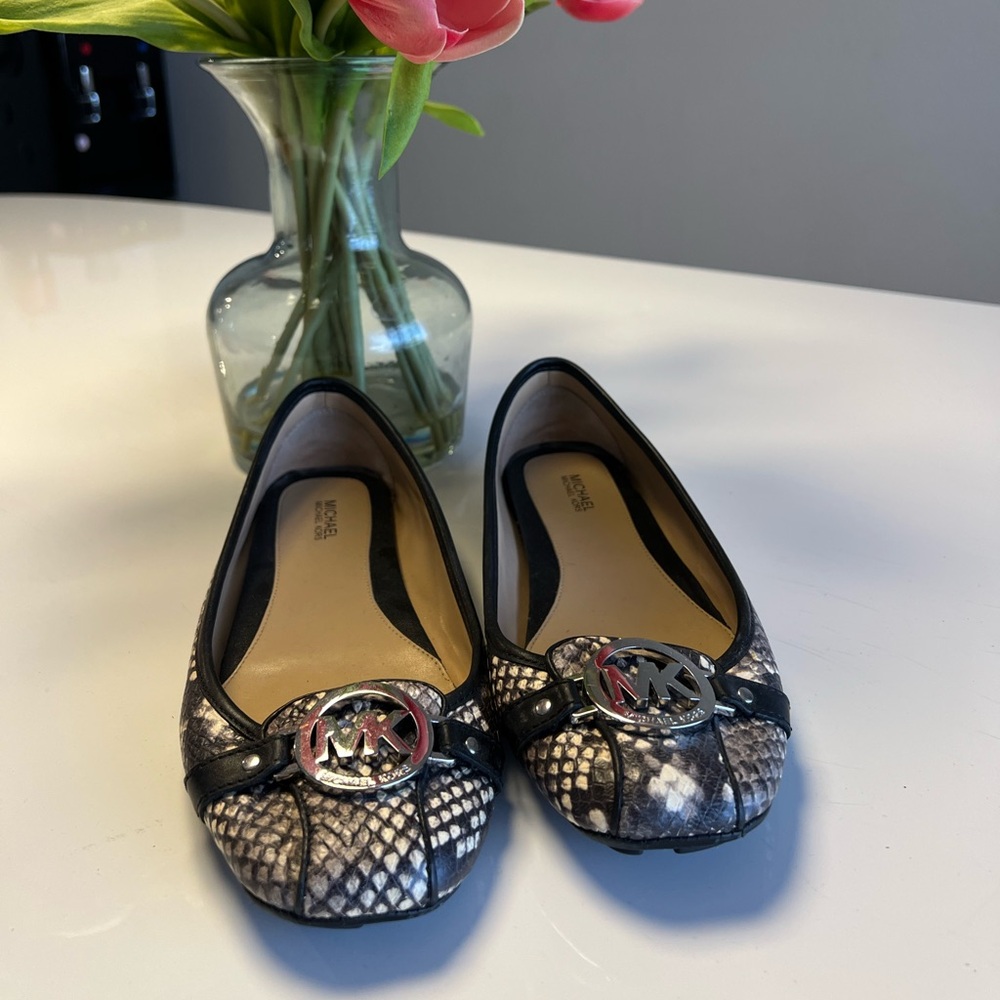 Michael Kors flats - Picture 2 of 3